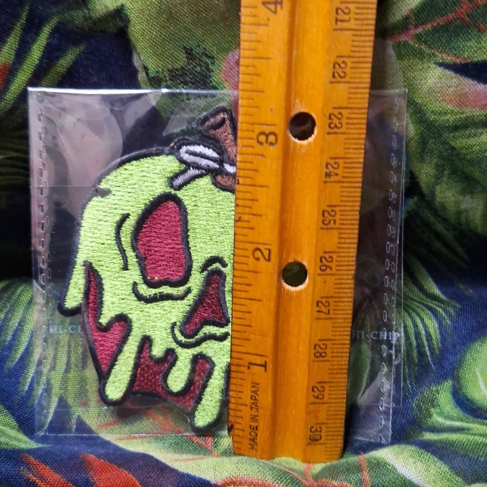 Official Disney Snow White Wicked Queen Poison Apple Patch LG - Picture 5 of 5